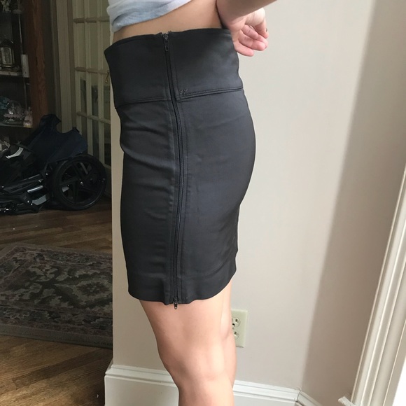 Elizabeth and James Soft Black Skirt Size 2 - Picture 2 of 6